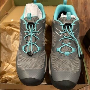 NIB Keen Targhee IV Mid Waterproof Shoe/Boot, Youth 3